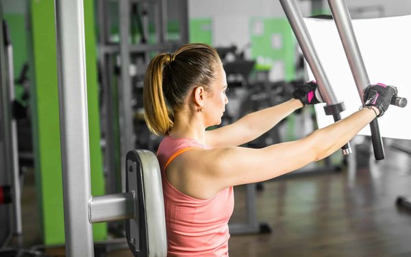 Article pour la musculation en 2024 : pourquoi utiliser une chaise romaine ?